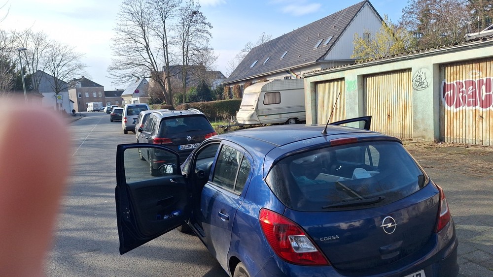 Opel Corsa D 163.000 km 2.499 &euro; Duisburg 47051