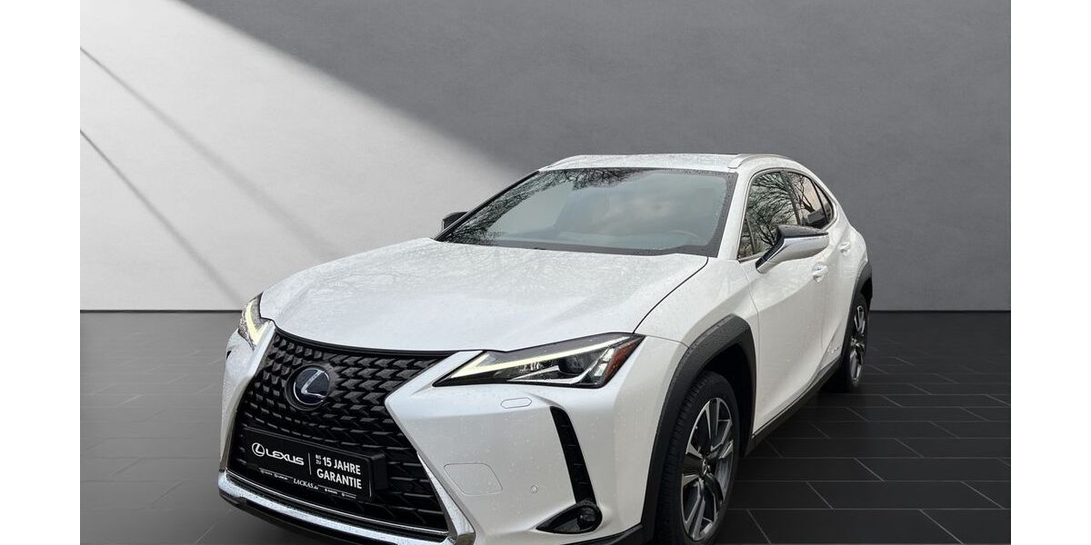 Lexus UX 43.949 km 25.490 &euro; Wesel 46485