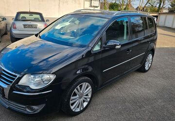 VW Touran 148.711 km 5.950 &euro; Oberhausen 46119