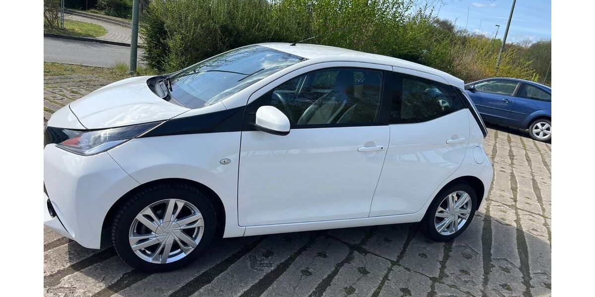 Toyota Aygo (X) 125.000 km 6.500 &euro; Duisburg 47259