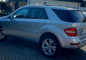 Mercedes-Benz ML 300 288.000 km 10.000 &euro; Rhede 46414