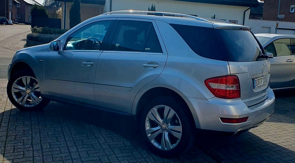 Mercedes-Benz ML 300 288.000 km 10.000 &euro; Rhede 46414